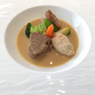 トランテアンのランチを試食しました
肉料理