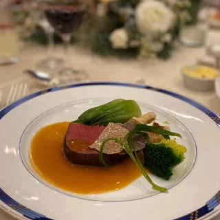 好評だったメイン。牛フィレ肉にワサビソースをチョイスしました