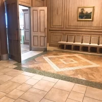 入場扉前