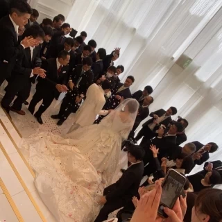 大階段でのフラワーシャワー