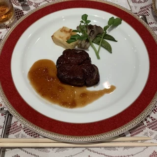 洋食の試食でいただきました。
お肉の焼き加減は選べます。