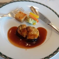 お肉料理。1番リーズナブルなコースでも牛フィレ