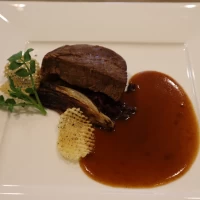 披露宴終了後に新郎新婦が食べたメイン料理