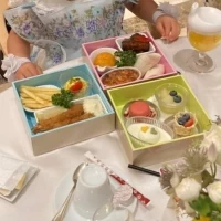 お子様ランチも三段重で豪華