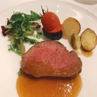 5牛フィレ肉のロースト 彩野菜添え おろしポン酢ソース