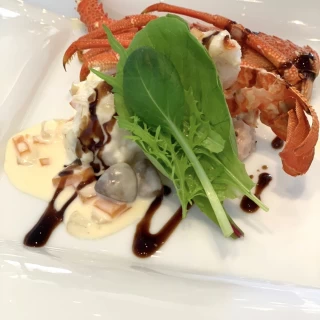 コース料理の一部です。伊勢海老です。