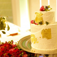 ケーキは金箔をあしらったデザインで作っていただきました。
