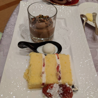 デザート ケーキとキャラメルショコラのブランマンジェ・塩ミル