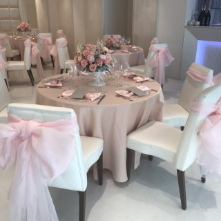 白ピンクの可愛いテーブル