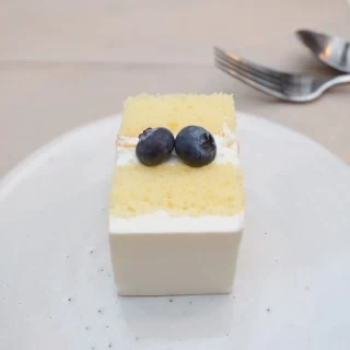 カット後ウェディングケーキ