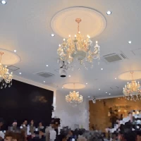 白とピンクゴールドでまとめられています