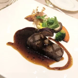 牛フィレのステーキ
お肉の油加減とソースが絡んでとても美味