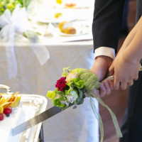 ケーキナイフ装花
テーブル装花に合わせてもらいました。