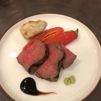お腹は、レアで。