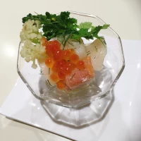 帆立といくらを使った料理で見た目も華やかです