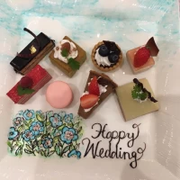 デザートビュッフェに出るケーキを試食させていただきました。