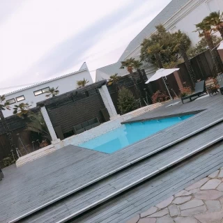 プールがある披露宴会場。