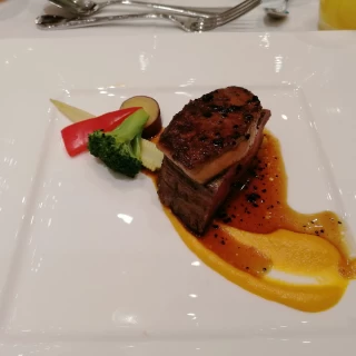 フォアグラがしっかり乗っていて豪華でした。