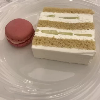 SATSUKIメロンケーキとピエールエルメのマカロン