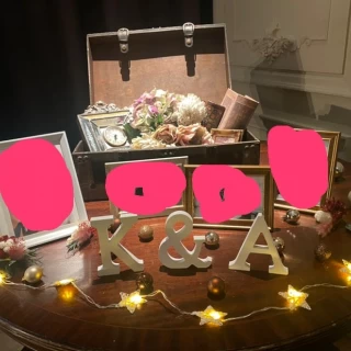 奥のボックスや中身の飾りは会場のものです。