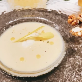 冷製コーンスープ　ポップコーンアイス添え