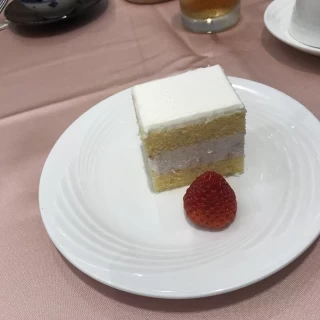ウェディングケーキを参加者もいただくことができました。