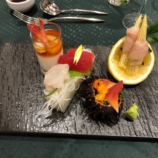 お刺身、ウニ、エビなども