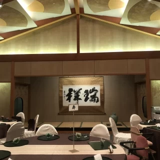 天井は扇の形
