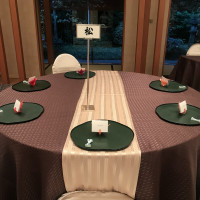 披露宴会場のテーブル