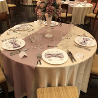 ピンクの部屋のテーブルコーディネート