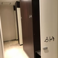 コンコルディアのフロアの女性化粧室。