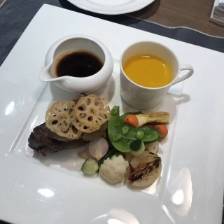 牛肉が美味しかったです。