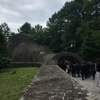 石の教会への道