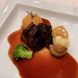 披露宴での料理　メイン　お肉