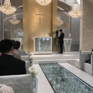 上も下もキラキラなチャペル