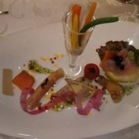 とてもキレイな彩りで、そして食べやすいです。