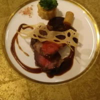 お肉はとても柔らかく、肉汁もジューシーでした。
