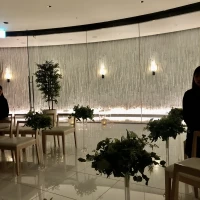 半円側のチャペル。一番前の席からの景色。