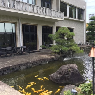 外から観た会場