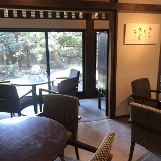こちらで家族食事できるようです