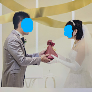 サプライズで誕生日プレゼントを貰いました。|553274さんの小さな結婚式 大宮店の写真(1146102)