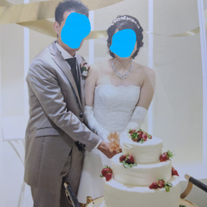 ケーキカットのシーン。|553274さんの小さな結婚式 大宮店の写真(1146101)