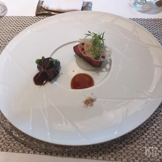 2種類のお肉が乗っていて、どちらも柔らかく美味しかった