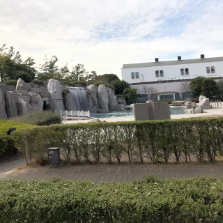 隣のプールが夏だと気になりそう。