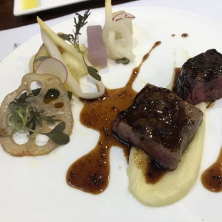 牛フィレ肉。柔らかく満足。野菜も仕入れからこだわってる