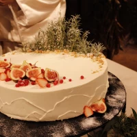 ウェディングケーキ。オリジナルのデザインで作ってもらいました