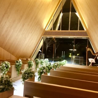 建物、チェアも檜で出来ています