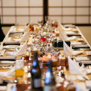 和洋食の食事でのテーブルセッティング