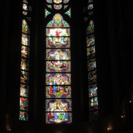 大聖堂のスタンドグラスはヨーロッパの職人さんが作ったもの