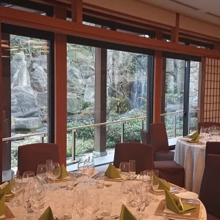 落ち着いた披露宴会場です